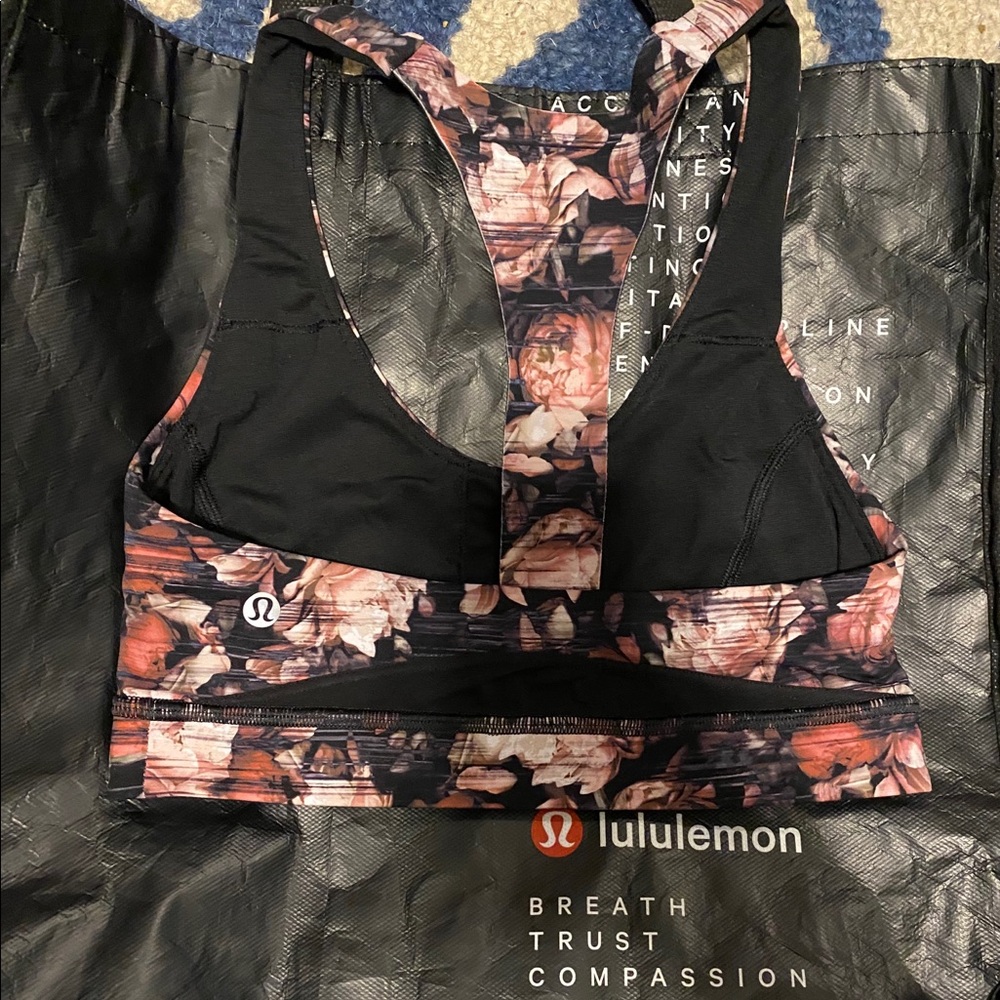 Lululemon sports bra